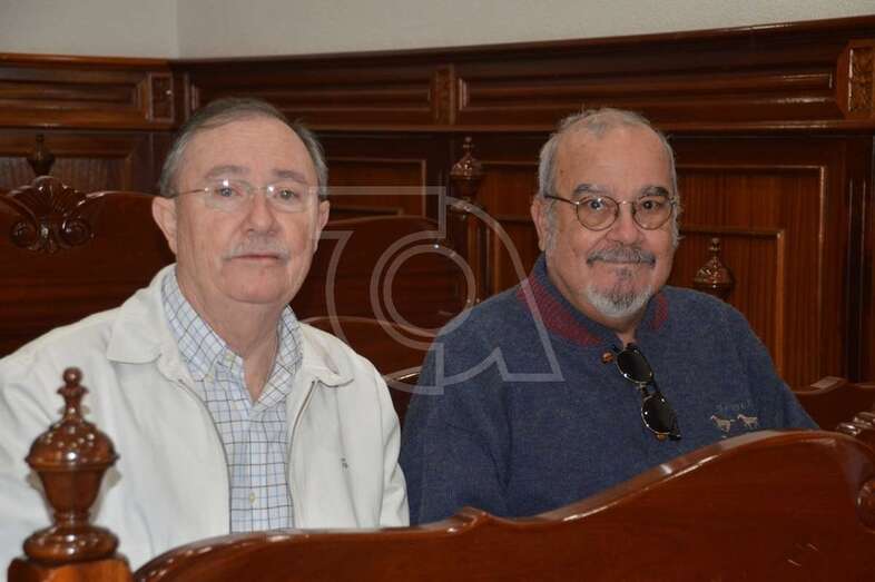Antonio Cejudo y Manuel Quevedo, director y vicepresidente de Los Faycanes, hoy en el Pleno de Telde (Foto TA)